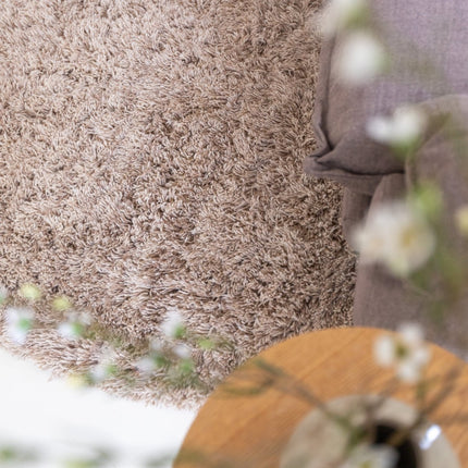 Hoogpolige Vloerkleden - Rond wollen vloerkleed hoogpolig Raw Wool Lichtbruin Interieur05 - Vloerkledenloods